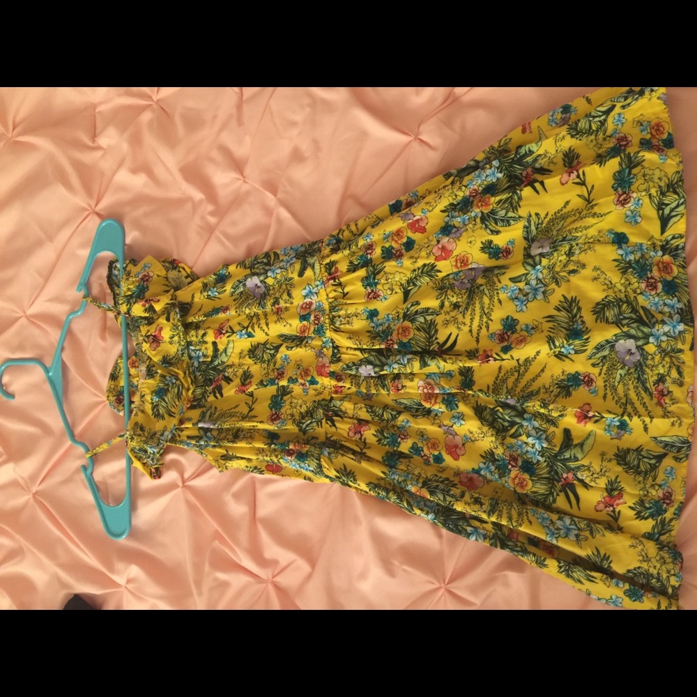 Cute floral yellow dress!!